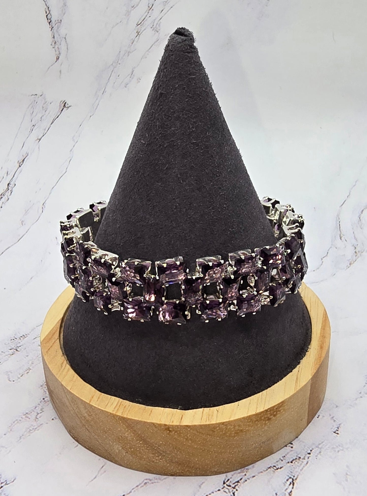Purple Zircon EYE CATCHER (8. in)