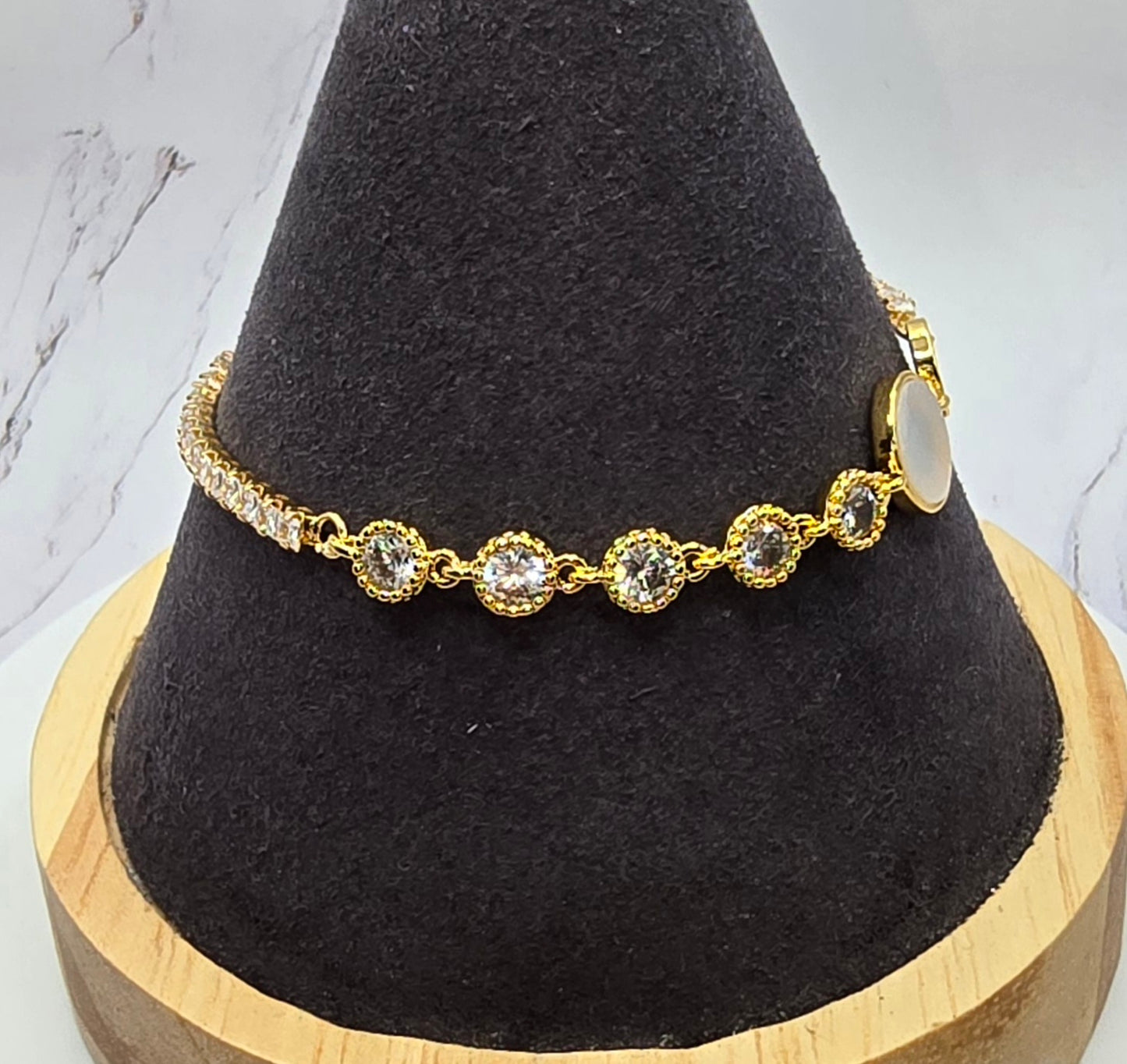 Round Shell Bling Gold Slide Bracelet